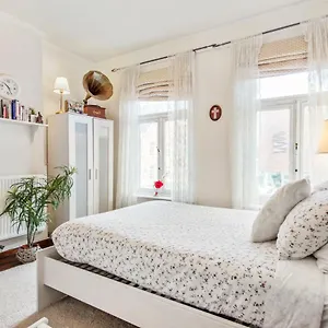 Homestay Charming Place Along The Canals In, Bruges